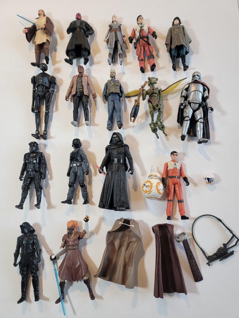 (17) 3.5"-3.75" Star Wars Action Figure Lot